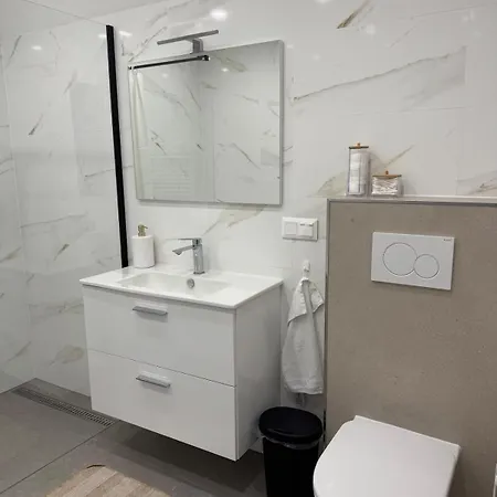 Caismarc In Centre Of Apartment *